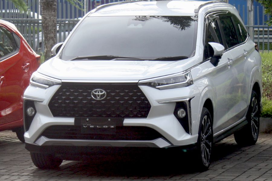 mobil keluarga toyota